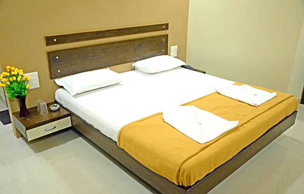 Spacious rooms at Hotel Alankar Devgad Spacious rooms at Hotel Alankar Devgad